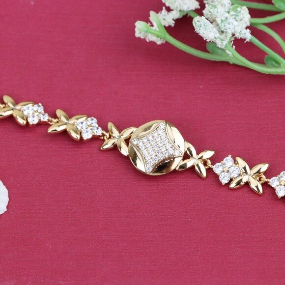 "Elegant Rose Gold Bracelet with Floral Design and Crystal Accents, XPBL0969 - Picture 12 of 13